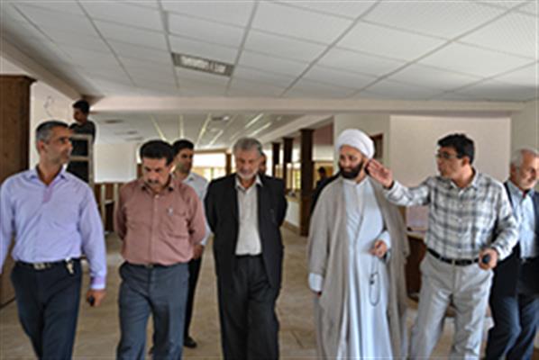 بازديد امام جمعه لاهيجان به همراه مديران شهرستان از ساختمان جديد شهرداري لاهيجان به روايت تصوير